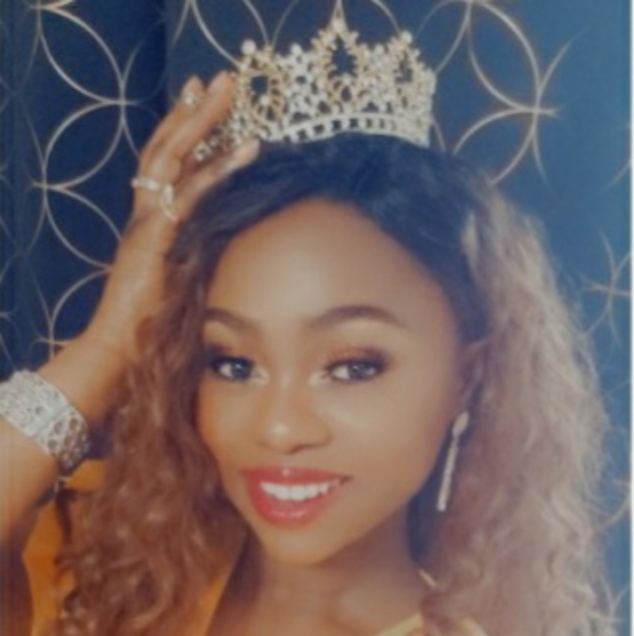 Meet your Posher, Cecilia - Picture 2 of 12